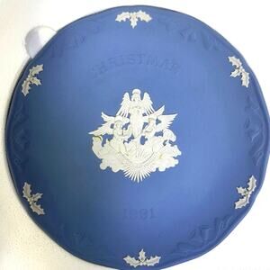 Wedgwood England Blue Jasperware 1991 'Hark the Herald Angels Sing' Plate w/Box